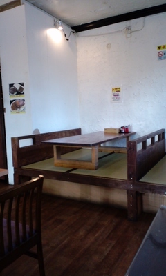 どん亭 店内