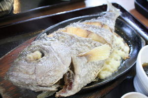 魚一匹バター焼き