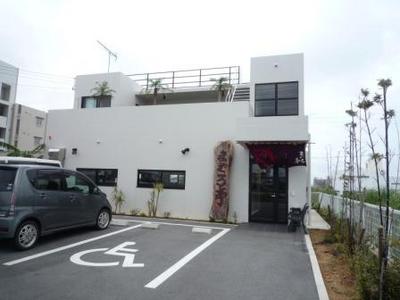 中城にある まぐろ亭の店舗外観