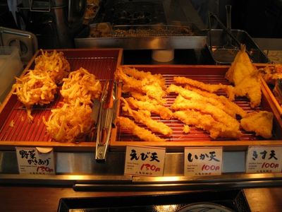 讃岐釜揚げうどん 丸亀製麺 宜野湾店の野菜かきあげ・えび天・いか天・きす天