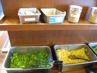 讃岐釜揚げうどん 丸亀製麺 宜野湾店の調味料