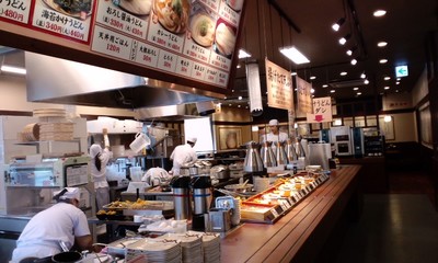 美味しい丸亀製麺 宜野湾店の店内雰囲気