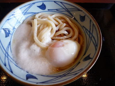 讃岐釜揚げうどん 丸亀製麺の『とろ玉うどん冷』(並)¥380